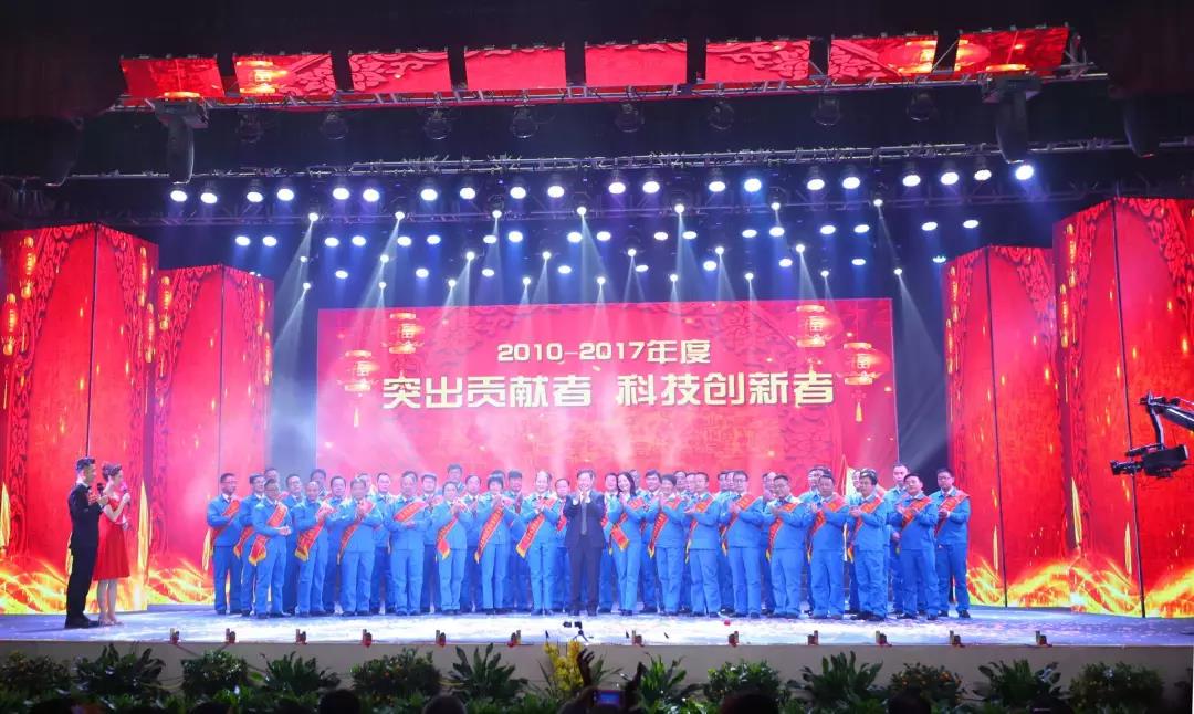 音乐化妆相声《车间小夜曲》